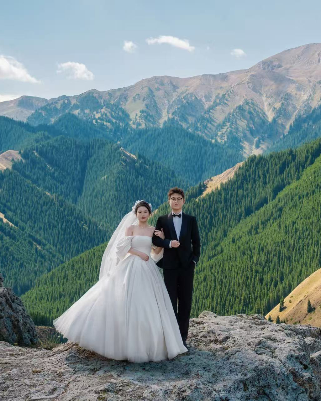 高嘉卿和陆星宇的婚纱照